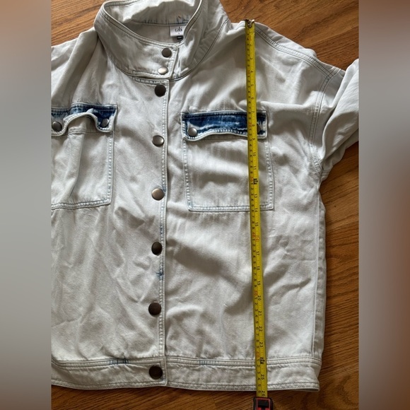 Cabi oversized jean jacket. Bleach washed denim jacket size small ‘Drew’ Style - Picture 14 of 16